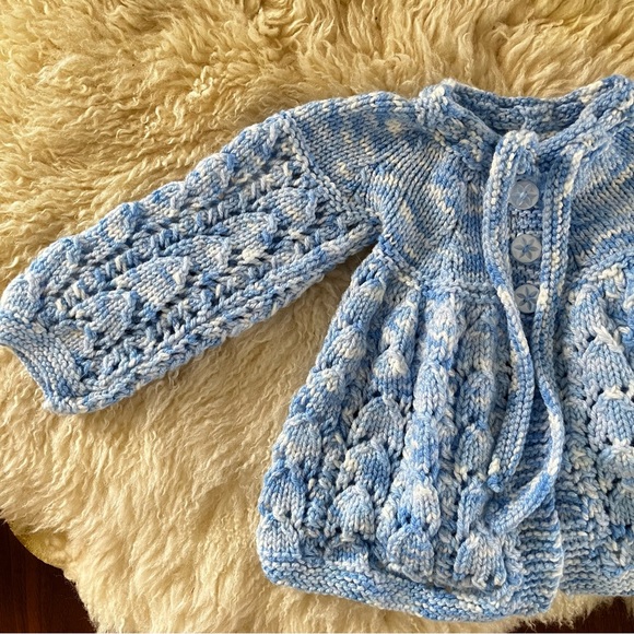 Handmade Baby Girl/Boy Knit Button Up & Tie Sweater 6-9 Months White & Blue New - Picture 2 of 8